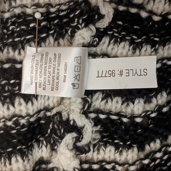 Made for me to look amazing Sweater Dress with Hat - Picture 8 of 9